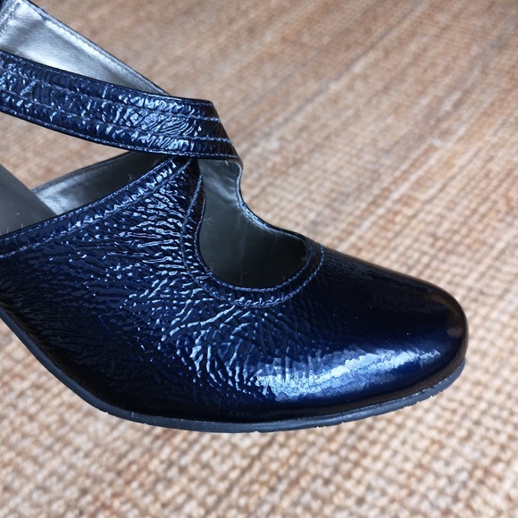 Bos & Co strappy heels - Picture 4 of 13